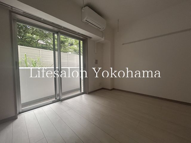 �y���ԁE���r���O�z�@�o���R�j�[