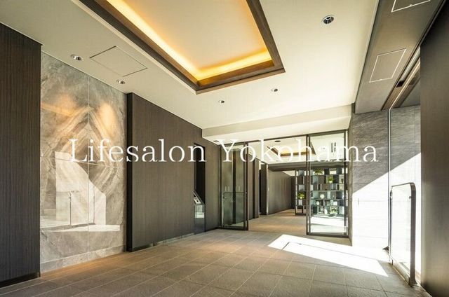 �y�G���g�����X�z�@