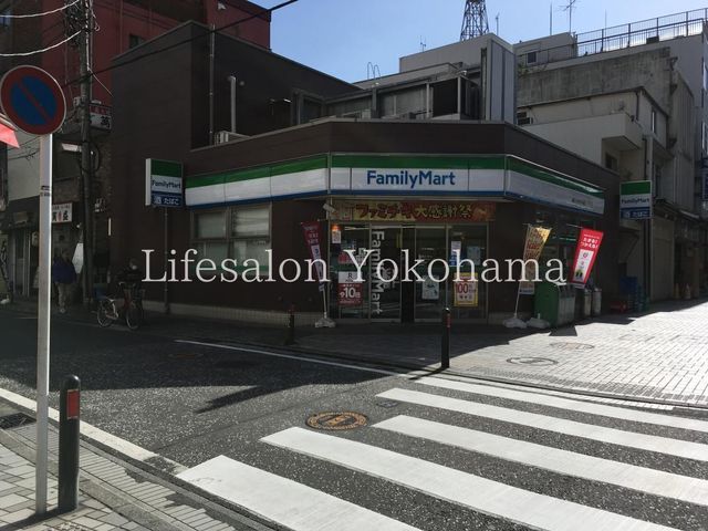 【周辺】　ファミリーマート横浜イセザキモール店 徒歩2分。 160m