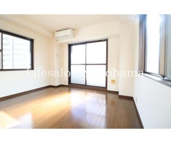 �y�����E���r���O�z�@