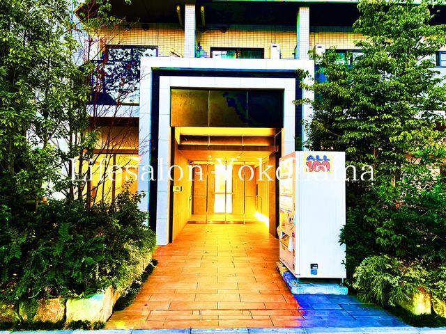 �y�G���g�����X�z�@