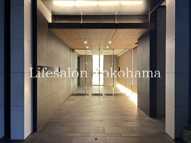 �y�G���g�����X�z�@