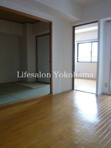 �y���ԁE���r���O�z�@
