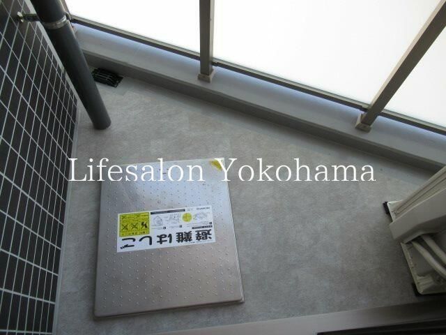 yoRj[z@