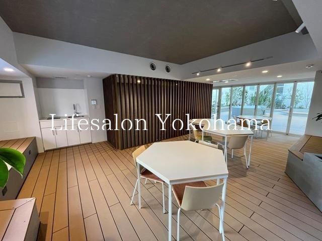 �y���ԁE���r���O�z�@