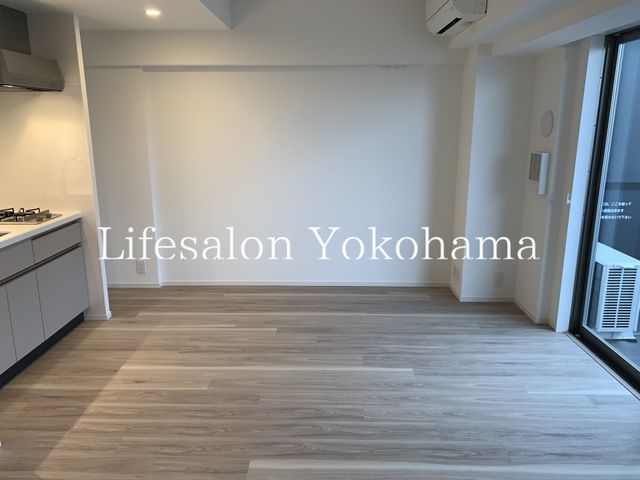 �y���ԁE���r���O�z�@�o���R�j�[