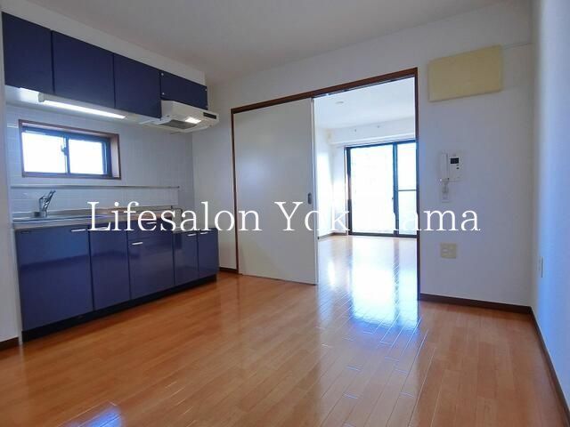 �y���ԁE���r���O�z�@