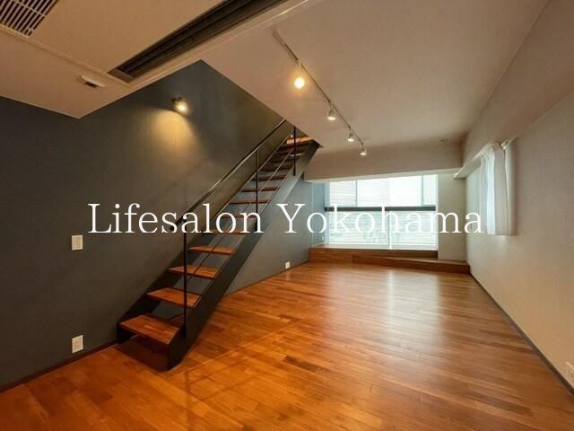 �y���ԁE���r���O�z�@