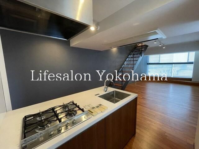 �y�L�b�`���z�@