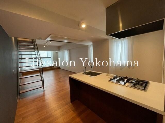 �y���ԁE���r���O�z�@