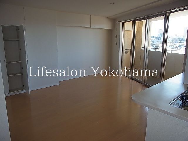 �y���ԁE���r���O�z�@