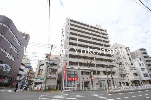 yOρz@