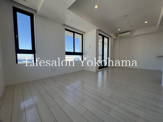 �y���̑��ݔ��z�@���r���O/����