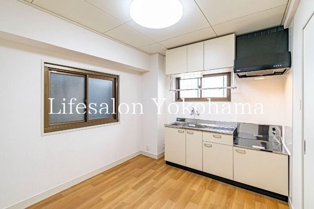 �y���ԁE���r���O�z�@