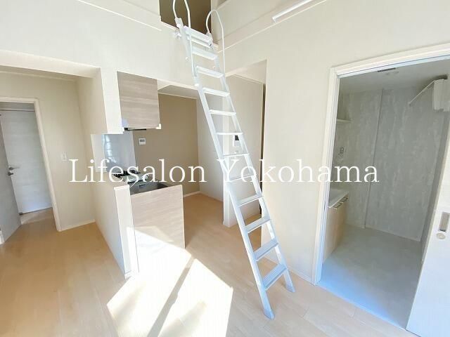 yԁErOz@