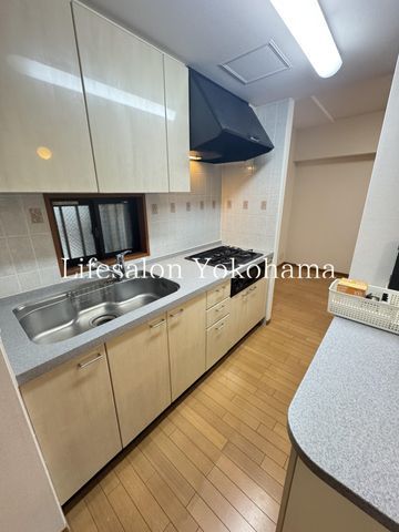 �y�L�b�`���z�@