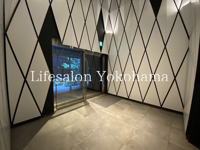 �y�G���g�����X�z�@
