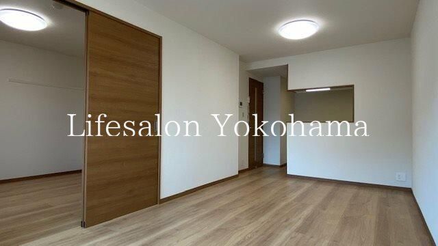 �y�����E���r���O�z�@
