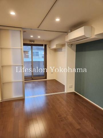 �y�����E���r���O�z�@