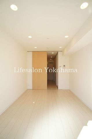 �y�����E���r���O�z�@