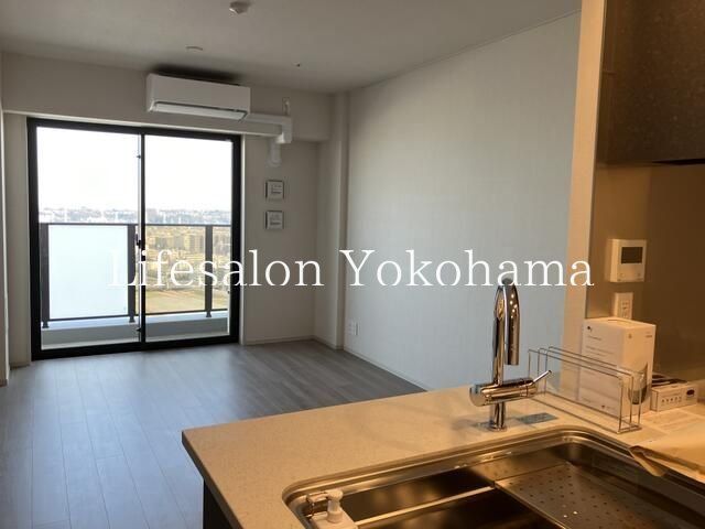 �y�����E���r���O�z�@