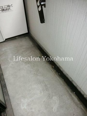 yoRj[z@