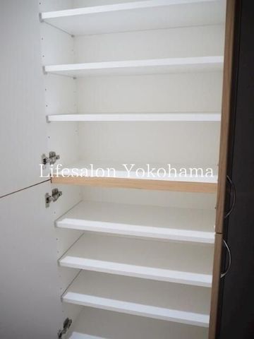 y[z@