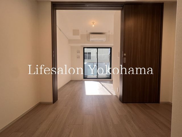 �y�����E���r���O�z�@