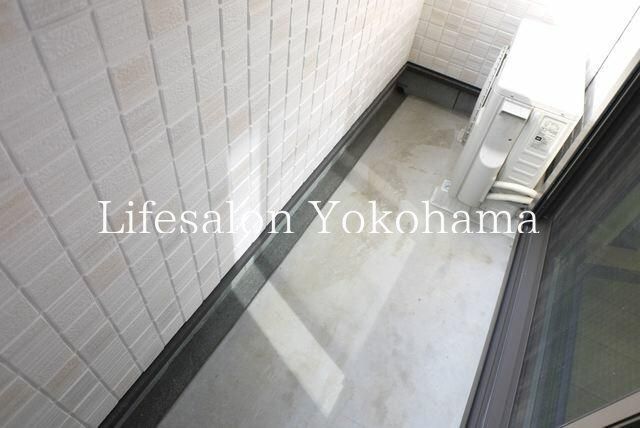 yoRj[z@