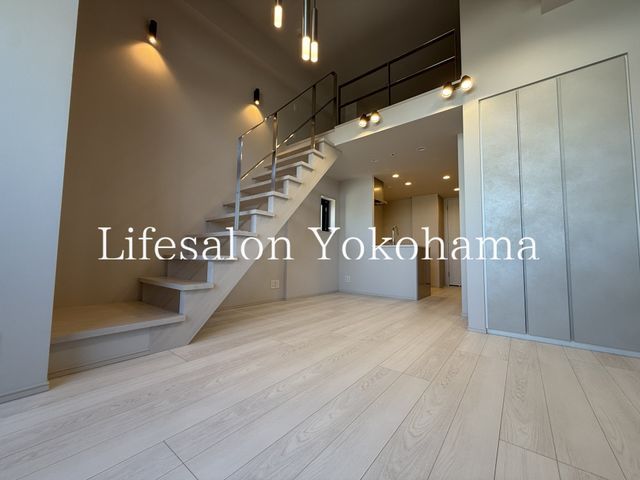 �y���ԁE���r���O�z�@�G���g�����X