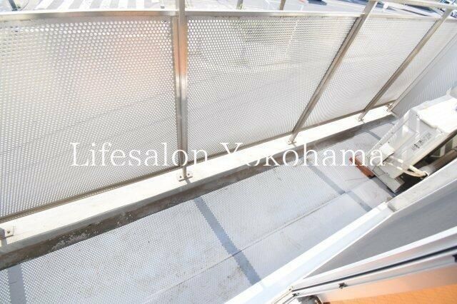 yoRj[z@