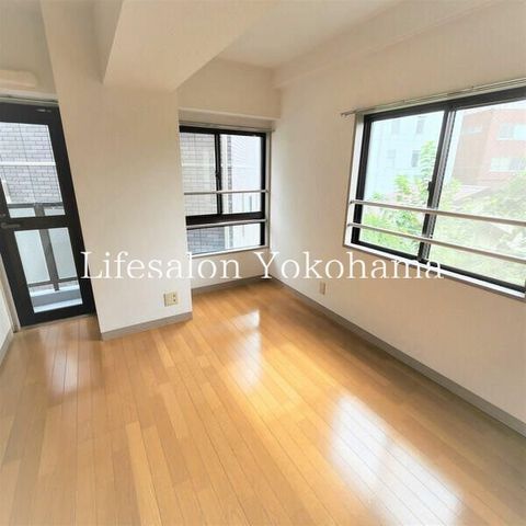 �y���ԁE���r���O�z�@