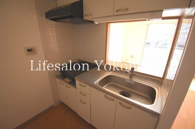 yLb`z@