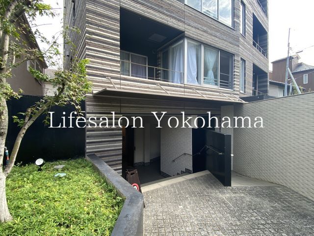 �y�G���g�����X�z�@