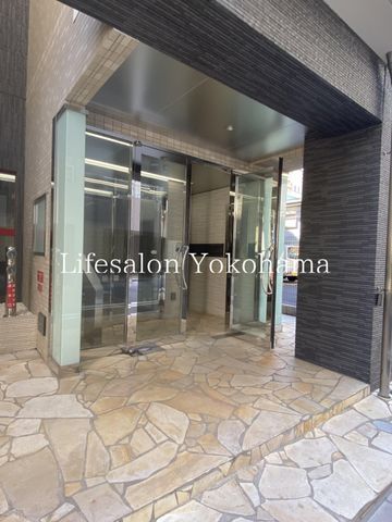 �y�G���g�����X�z�@