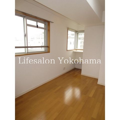 �y�����E���r���O�z�@