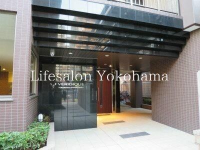 �y�G���g�����X�z�@