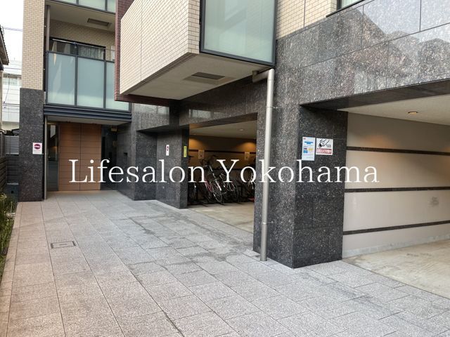 �y�G���g�����X�z�@