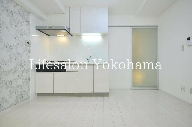 �y�����E���r���O�z�@