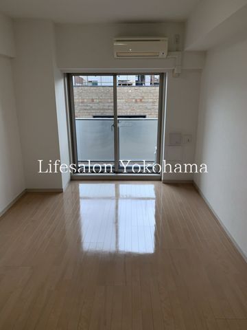 �y�����E���r���O�z�@