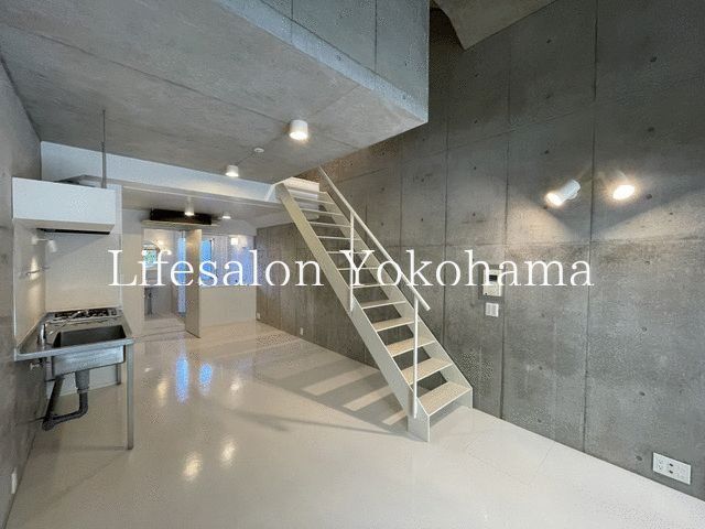 �y���ԁE���r���O�z�@