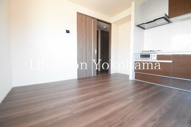 �y�����E���r���O�z�@