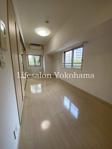 �y�����E���r���O�z�@