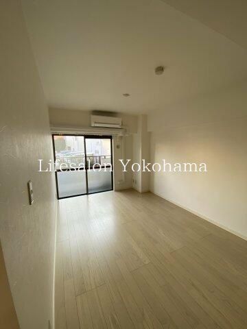 �y�����E���r���O�z�@