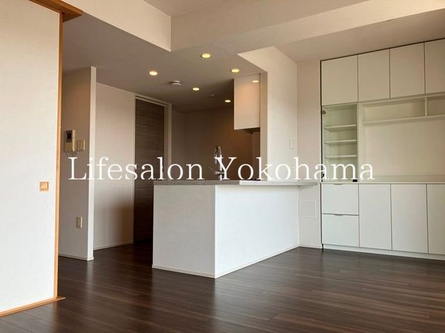 �y�����E���r���O�z�@