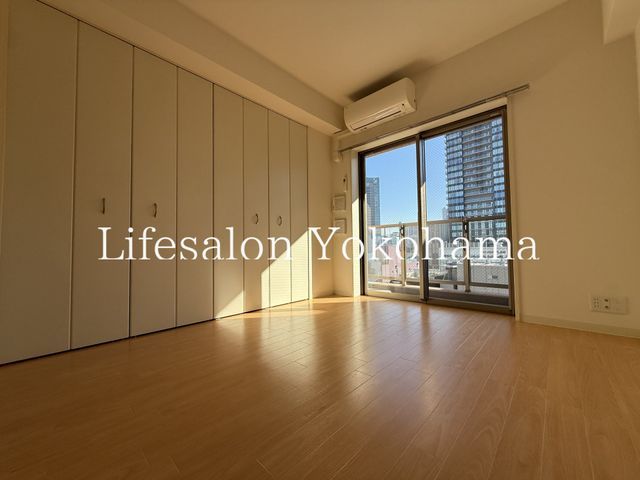 �y�����E���r���O�z�@