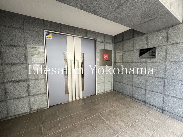 �y�G���g�����X�z�@