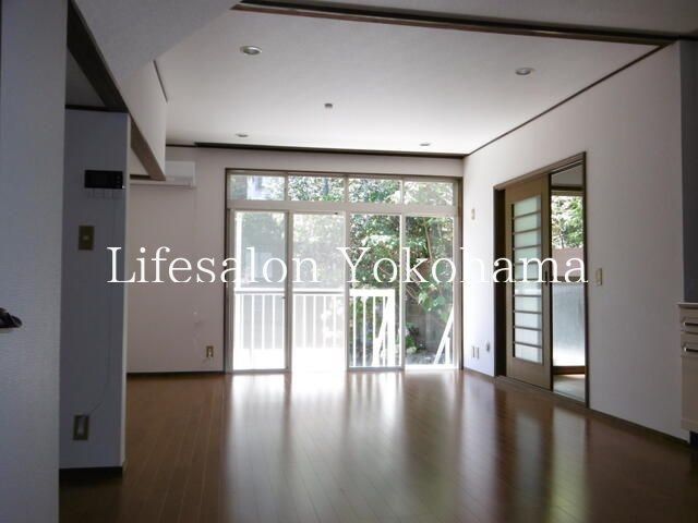 �y���ԁE���r���O�z�@