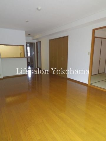 �y�����E���r���O�z�@