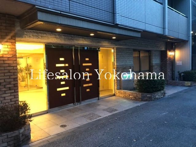 �y�G���g�����X�z�@